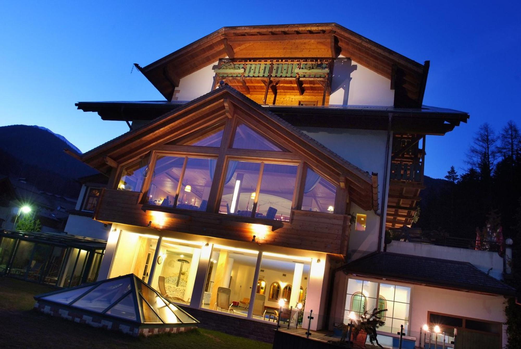 Berghotel Miramonti Teser im Fleimtal Exterior foto
